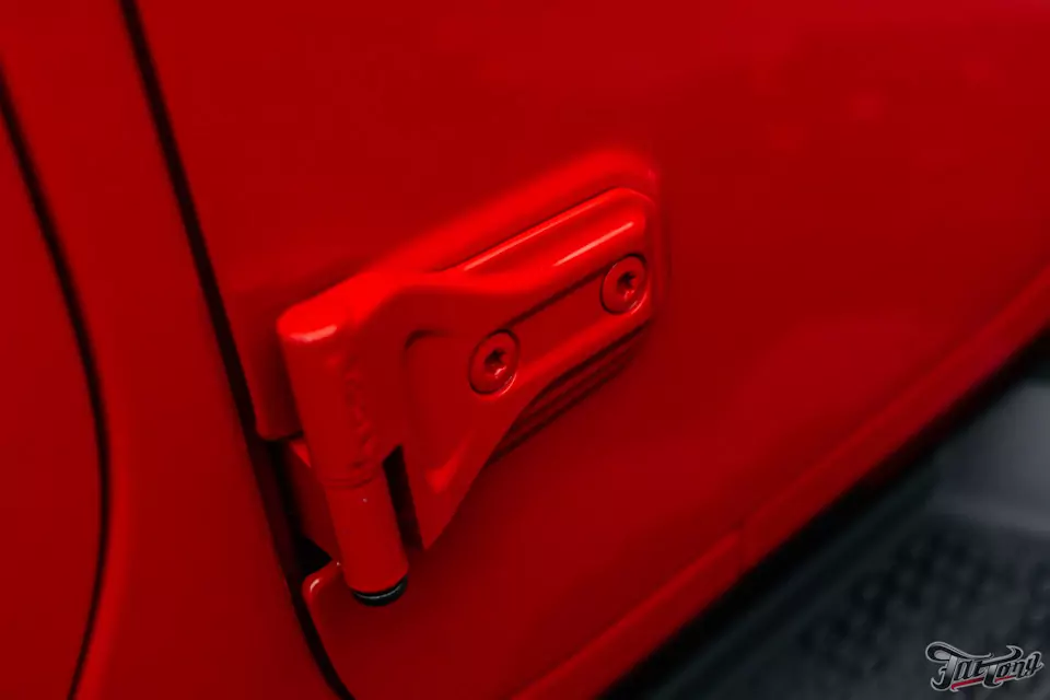Кузовной ремонт яркого Jeep Wrangler